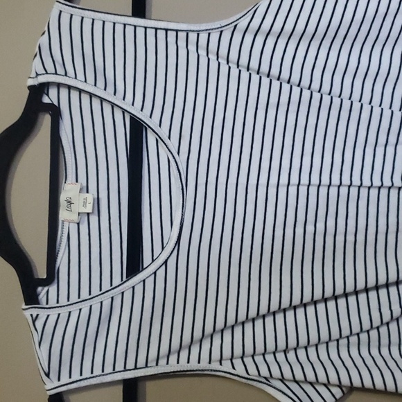 Layla top size large - Picture 2 of 2